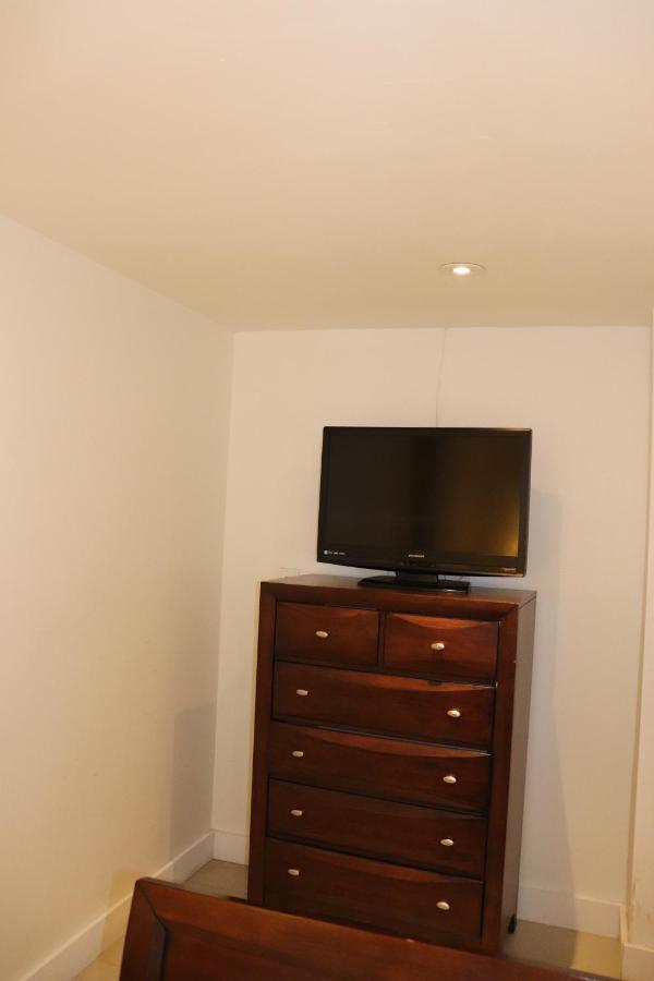 On Hollywood Beach - Affordable Two Bedrooms Sleeps 6 With Two Bathrooms 데이니아 비치 외부 사진