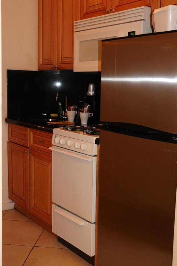 On Hollywood Beach - Affordable Two Bedrooms Sleeps 6 With Two Bathrooms 데이니아 비치 외부 사진