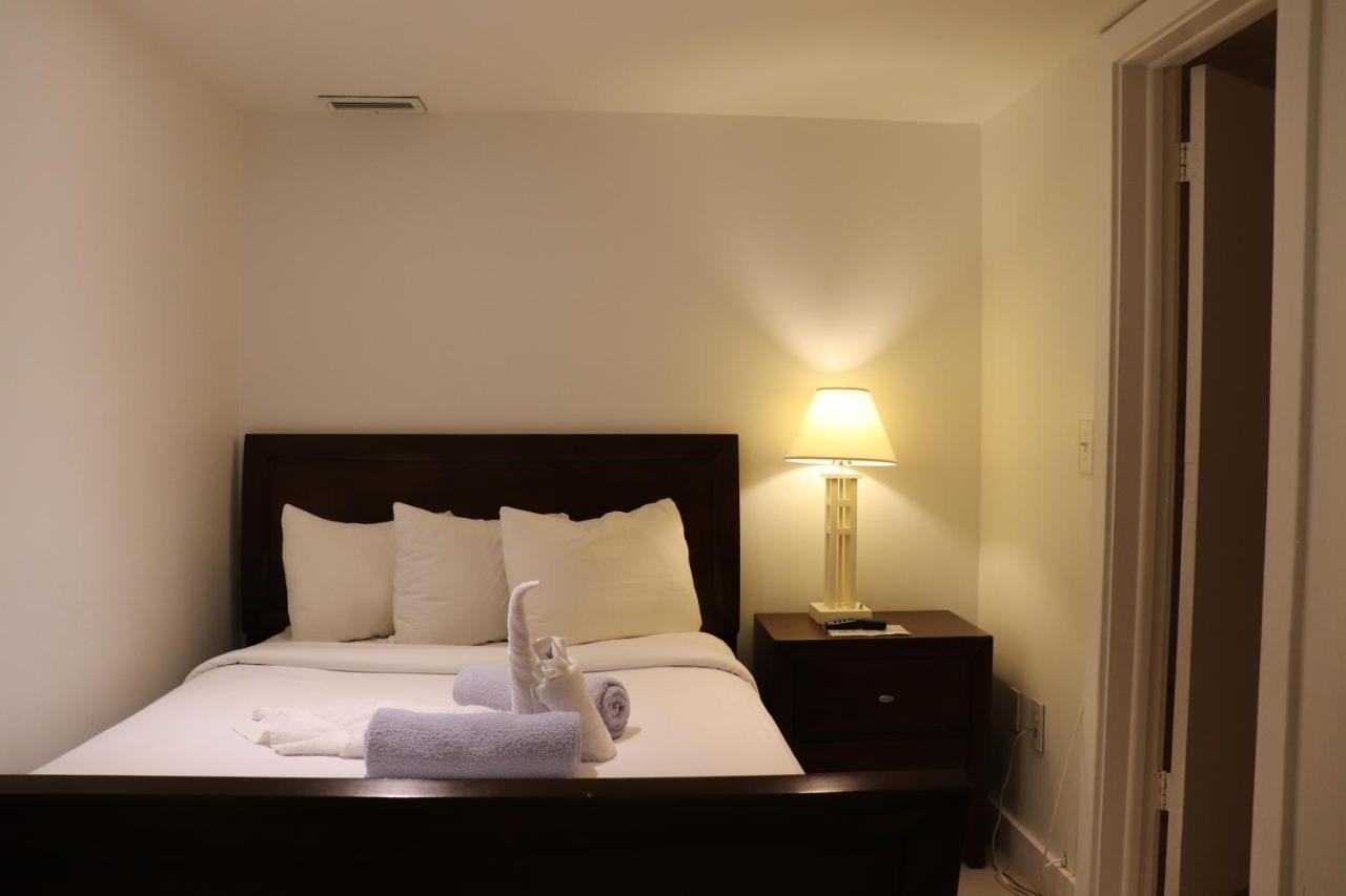 On Hollywood Beach - Affordable Two Bedrooms Sleeps 6 With Two Bathrooms 데이니아 비치 외부 사진