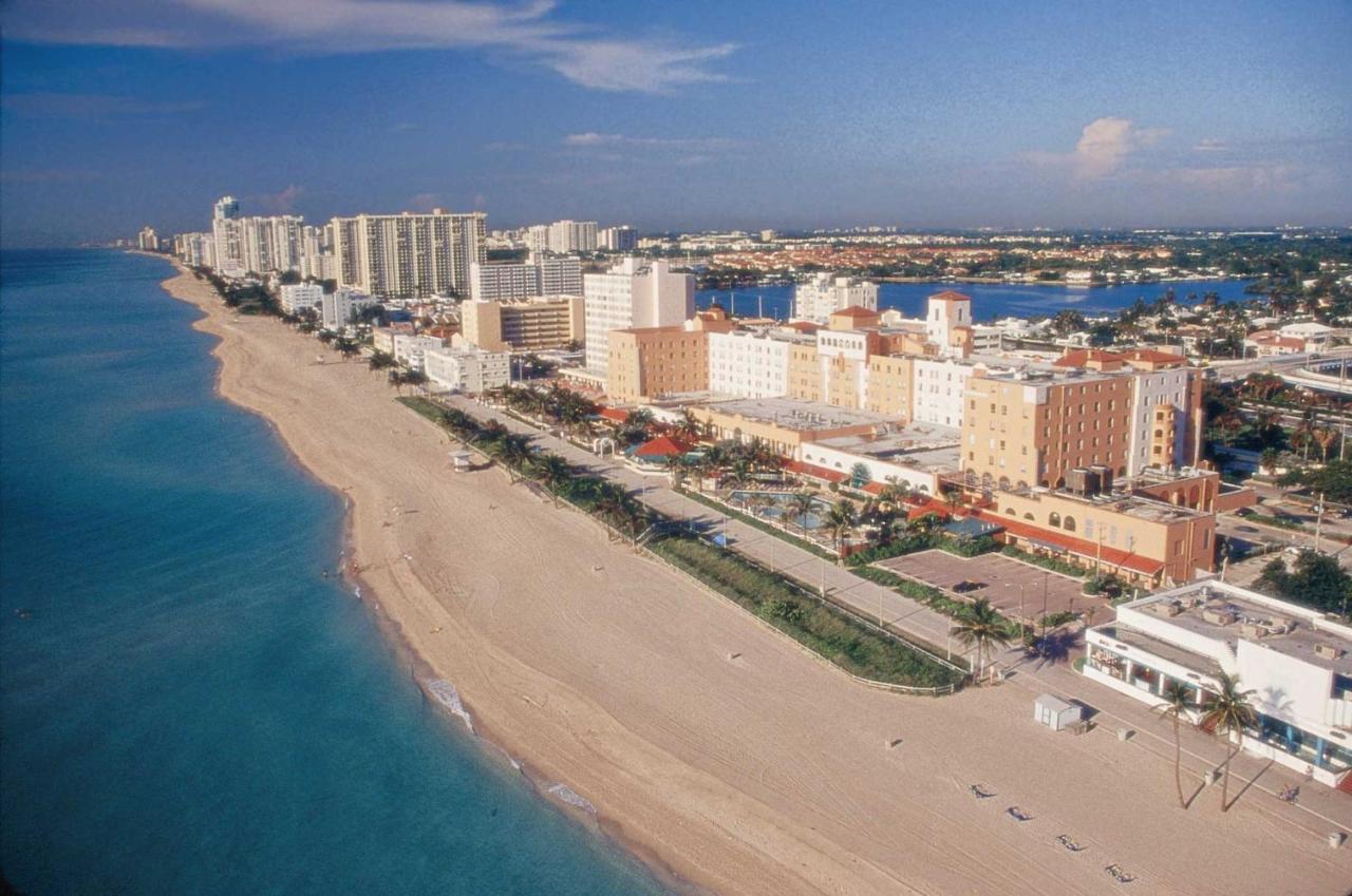 On Hollywood Beach - Affordable Two Bedrooms Sleeps 6 With Two Bathrooms 데이니아 비치 외부 사진