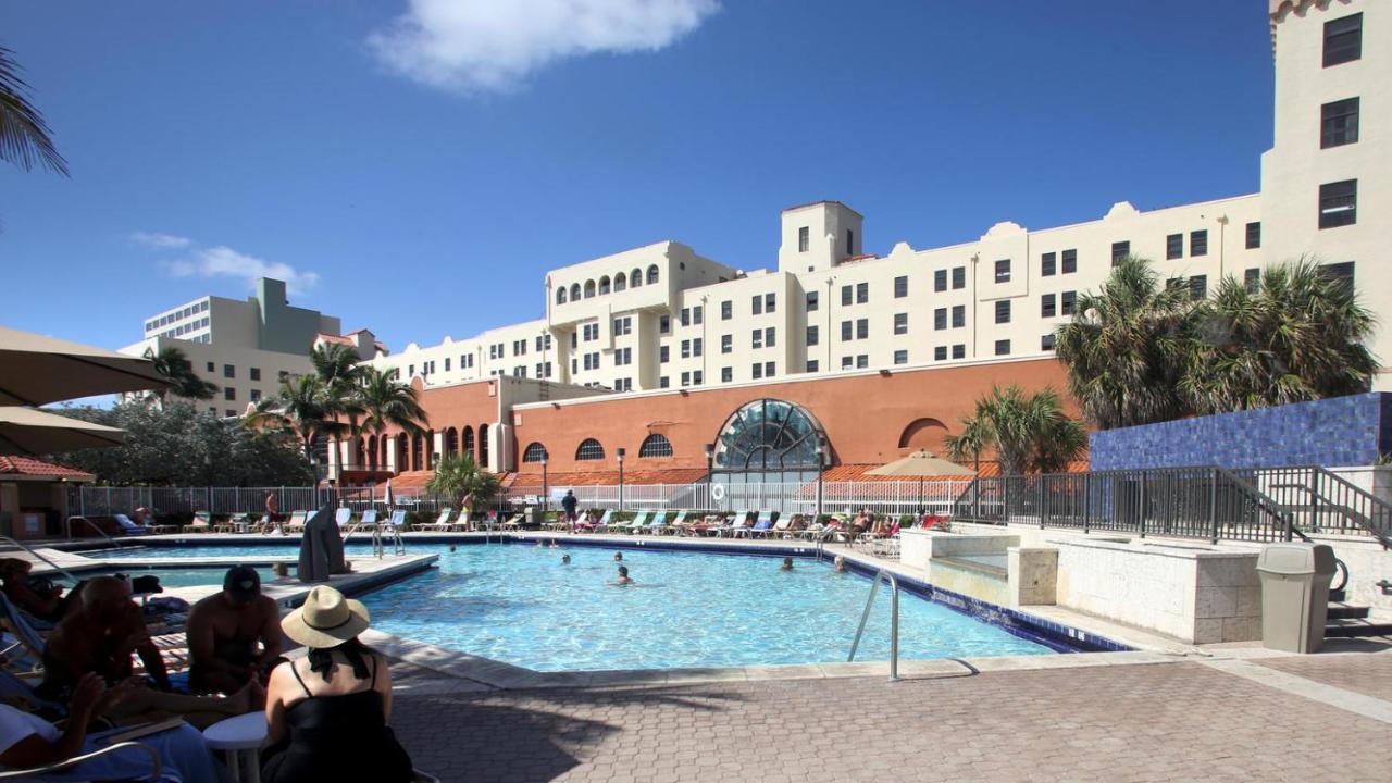 On Hollywood Beach - Affordable Two Bedrooms Sleeps 6 With Two Bathrooms 데이니아 비치 외부 사진