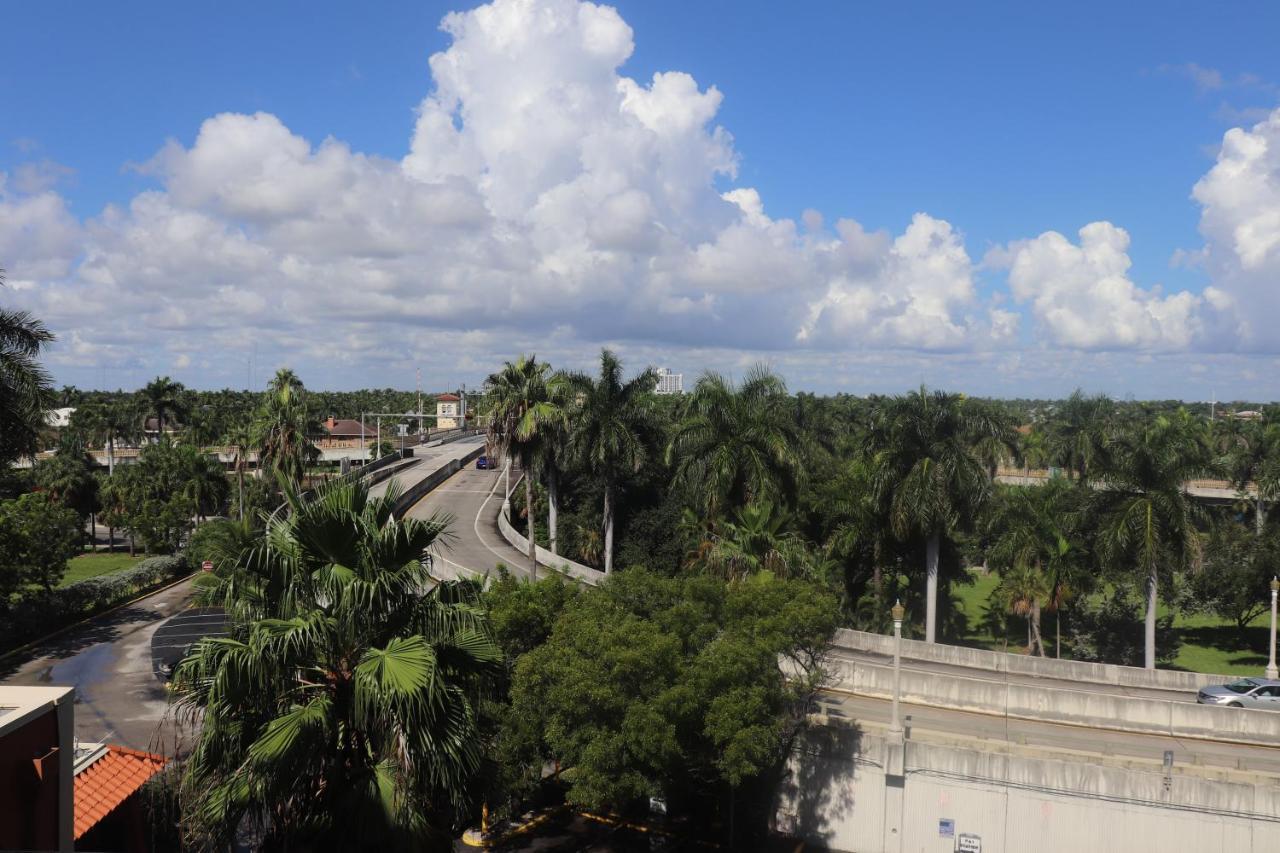 On Hollywood Beach - Affordable Two Bedrooms Sleeps 6 With Two Bathrooms 데이니아 비치 외부 사진